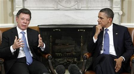 President Barack Obama meets with Colombian President Juan Manuel Santos (L) in the Oval Office at the White House in Washington, April 7, 2011. REUTERS/Jim Young
President Barack Obama meets with Colombian President Juan Manuel Santos (L) in the Oval Office at the White House in Washington, April 7, 2011. REUTERS/Jim Young
