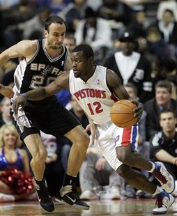Detroit Pistons guard Will Bynum (R) drives against San Antonio Spurs guard Manu Ginobili during the second half of their NBA basketball game in Auburn Hills, Michigan February 8, 2011. REUTERS/Rebecca Cook
Detroit Pistons guard Will Bynum (R) drives against San Antonio Spurs guard Manu Ginobili during the second half of their NBA basketball game in Auburn Hills, Michigan February 8, 2011. REUTERS/Rebecca Cook