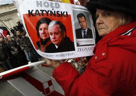 People pay respect to the late Presidential couple, Poland's President Lech Kaczynski and his wife Maria outside of the Presidential Palace in Warsaw April 10, 2011, as they commemorate the first anniversary of the crash of the Presidential Plane that took place at Smolensk airport killing everyone on board. REUTERS/Kacper Pempel
People pay respect to the late Presidential couple, Poland's President Lech Kaczynski and his wife Maria outside of the Presidential Palace in Warsaw April 10, 2011, as they commemorate the first anniversary of the crash of the Presidential Plane that took place at Smolensk airport killing everyone on board. REUTERS/Kacper Pempel