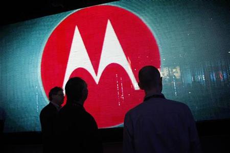 Visitors look at a video display at the Motorola booth on the second day of the Consumer Electronics Show (CES) in Las Vegas January 7, 2011. REUTERS/Rick Wilking
Visitors look at a video display at the Motorola booth on the second day of the Consumer Electronics Show (CES) in Las Vegas January 7, 2011. REUTERS/Rick Wilking