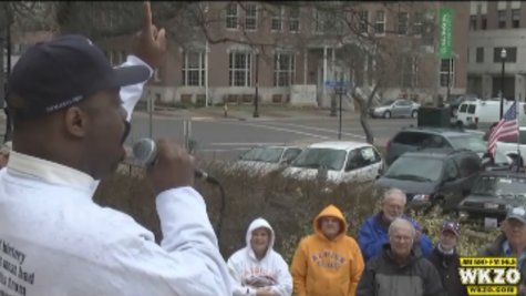 Kalamazoo-Area Tea Party Holds Rally Kalamazoo-Area Tea Party Holds Rally