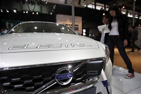 An electric Volvo vehicle is seen during the opening day of the Shanghai Auto Show April 19, 2011. REUTERS/Carlos Barria
An electric Volvo vehicle is seen during the opening day of the Shanghai Auto Show April 19, 2011. REUTERS/Carlos Barria