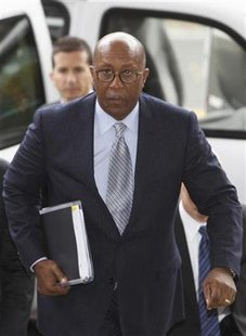Trade Representative Ron Kirk arrives for a meeting with South Korean Minister of Trade Kim Jong-Hoon (not pictured) in Seoul November 8, 2010. REUTERS/Truth Leem
Trade Representative Ron Kirk arrives for a meeting with South Korean Minister of Trade Kim Jong-Hoon (not pictured) in Seoul November 8, 2010. REUTERS/Truth Leem
