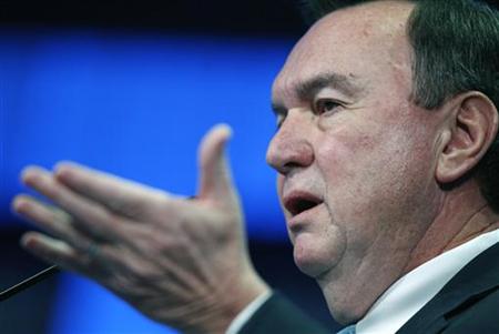 
Wal-Mart CEO Mike Duke speaks during a session at the World Economic Forum (WEF) in Davos January 28, 2011. REUTERS/Vincent Kessler
