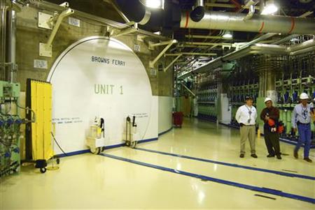 Nuclear officials stand near the entrance to a reactor at the Browns Ferry nuclear facility in Alabama, in this photo taken March 25, 2011. REUTERS/Matthew Bigg
Nuclear officials stand near the entrance to a reactor at the Browns Ferry nuclear facility in Alabama, in this photo taken March 25, 2011. REUTERS/Matthew Bigg