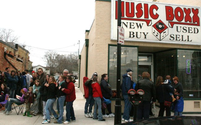 Wisconsin Dells Season Opener Card giveaway at The Music Boxx on 8th street in Sheboygan