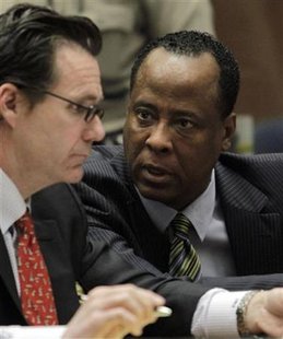 Doctor Conrad Murray (R), the late Michael Jackson's personal physician, confers with his lawyer Edward Chernoff during his arraignment on a charge of involuntary manslaughter in the pop star's death, in Los Angeles, California, January 25, 2011. REUTERS/Pool/Irfan Khan
Doctor Conrad Murray (R), the late Michael Jackson's personal physician, confers with his lawyer Edward Chernoff during his arraignment on a charge of involuntary manslaughter in the pop star's death, in Los Angeles, California, January 25, 2011. REUTERS/Pool/Irfan Khan