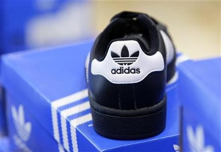 A shoe of the Adidas fashion line is pictured in a Munich shoe shop March 3, 2010. REUTERS/Michaela Rehle
A shoe of the Adidas fashion line is pictured in a Munich shoe shop March 3, 2010. REUTERS/Michaela Rehle