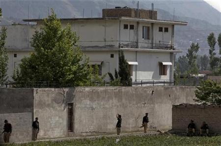Members of the anti-terrorism squad are seen surrounding the compound where al Qaeda leader Osama bin Laden was killed in Abbottabad May 4, 2011. REUTERS/Faisal Mahmood
Members of the anti-terrorism squad are seen surrounding the compound where al Qaeda leader Osama bin Laden was killed in Abbottabad May 4, 2011. REUTERS/Faisal Mahmood