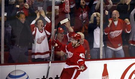 Detroit Red Wings' Darren Helm and fans celebrate his goal against the San Jose Sharks during the third period of Game 4 in their NHL Western Conference semifinal hockey playoff in Detroit, Michigan May 6, 2011. REUTERS/Rebecca Cook
Detroit Red Wings' Darren Helm and fans celebrate his goal against the San Jose Sharks during the third period of Game 4 in their NHL Western Conference semifinal hockey playoff in Detroit, Michigan May 6, 2011. REUTERS/Rebecca Cook