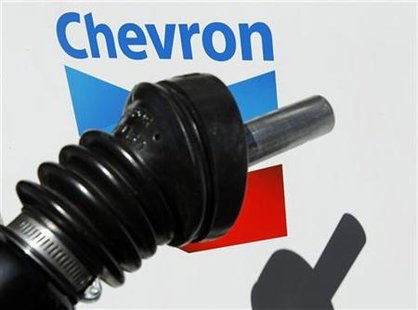 A Chevron gas pump is shown at a Chevron gas station in Encinitas, California April 28, 2011. REUTERS/Mike Blake
A Chevron gas pump is shown at a Chevron gas station in Encinitas, California April 28, 2011. REUTERS/Mike Blake