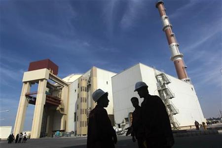 Iranian workers stand in front of the Bushehr nuclear power plant, about 1,200 km (746 miles) south of Tehran October 26, 2010. REUTERS/Mehr News Agency/Majid Asgaripour
Iranian workers stand in front of the Bushehr nuclear power plant, about 1,200 km (746 miles) south of Tehran October 26, 2010. REUTERS/Mehr News Agency/Majid Asgaripour