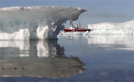 A Canadian Coast Guard icebreaker during an Arctic exercise, in Allen Bay, Nunavut, August 25, 2010. REUTERS/Chris Wattie
A Canadian Coast Guard icebreaker during an Arctic exercise, in Allen Bay, Nunavut, August 25, 2010. REUTERS/Chris Wattie