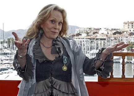 Actress Faye Dunaway poses after receiving The Legion of Honour from French Minister of Culture Frederic Mitterand at a ceremony held during the 64th Cannes Film Festival in Cannes, May 15, 2011. REUTERS/Jean-Paul Pelissier
Actress Faye Dunaway poses after receiving The Legion of Honour from French Minister of Culture Frederic Mitterand at a ceremony held during the 64th Cannes Film Festival in Cannes, May 15, 2011. REUTERS/Jean-Paul Pelissier
