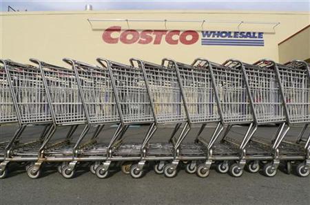 Shopping carts at Costco in Fairfax, Virginia, January 7, 2010. Costco Wholesale Corp on Thursday reported a better-than-expected nine percent rise in December sales at stores open at least a year, helped by an increase in gasoline prices and stronger foreign currencies. REUTERS/Larry Downing
Shopping carts at Costco in Fairfax, Virginia, January 7, 2010. Costco Wholesale Corp on Thursday reported a better-than-expected nine percent rise in December sales at stores open at least a year, helped by an increase in gasoline prices and stronger foreign currencies. REUTERS/Larry Downing