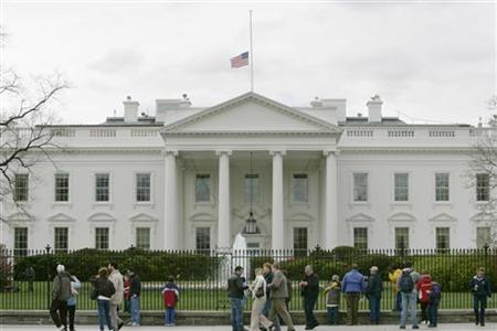 
Tourists walk past the White House in Washington in this file photo. REUTERS/Jason Reed
