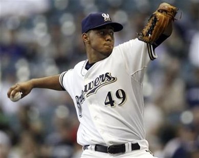Milwaukee Brewers starting pitcher Yovani Gallardo prepares to pitch.REUTERS/Allen Fredrickson
Milwaukee Brewers starting pitcher Yovani Gallardo prepares to pitch.REUTERS/Allen Fredrickson