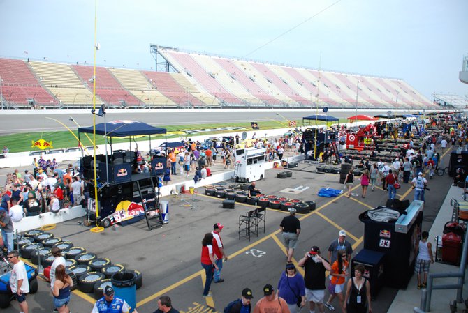 Heluva Good! Sour Cream Dips 400 NASCAR Sprint Cup Series
