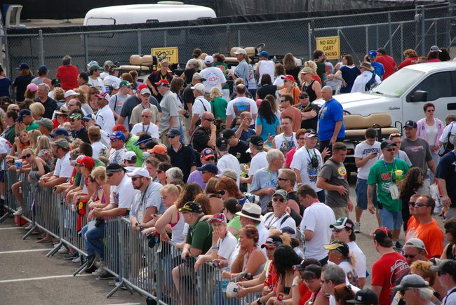 Heluva Good! Sour Cream Dips 400 NASCAR Sprint Cup Series