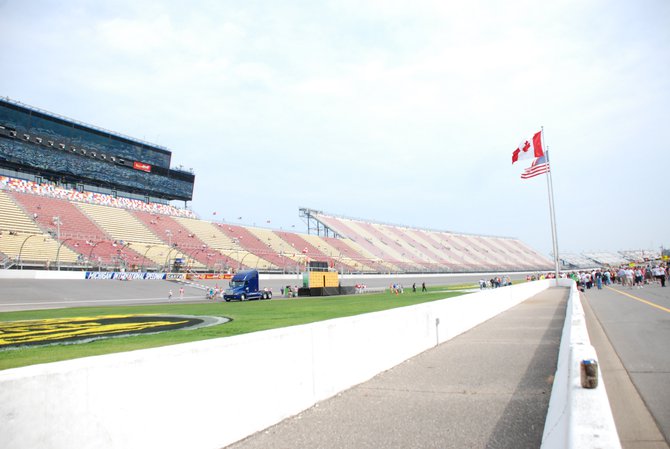 Heluva Good! Sour Cream Dips 400 NASCAR Sprint Cup Series