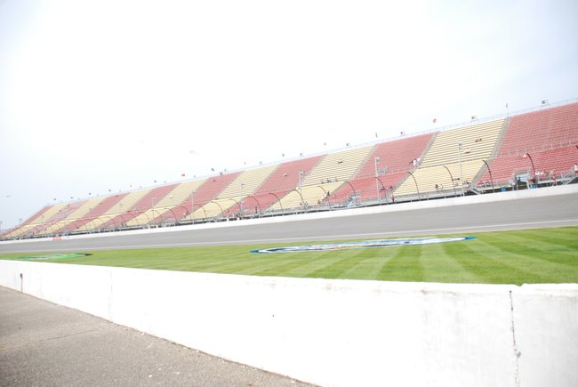Heluva Good! Sour Cream Dips 400 NASCAR Sprint Cup Series