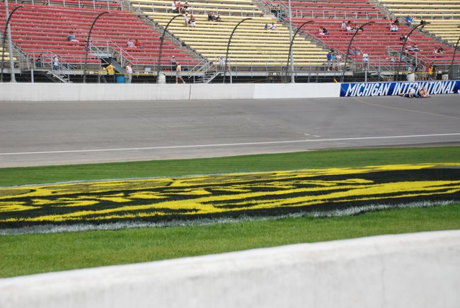 Heluva Good! Sour Cream Dips 400 NASCAR Sprint Cup Series