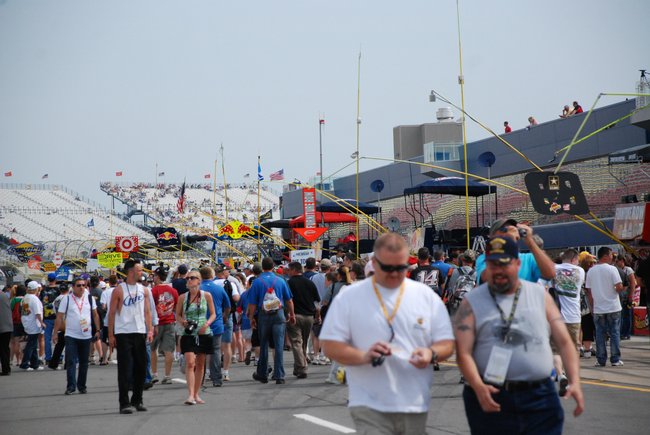Heluva Good! Sour Cream Dips 400 NASCAR Sprint Cup Series