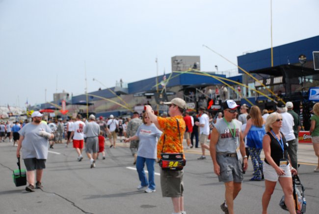 Heluva Good! Sour Cream Dips 400 NASCAR Sprint Cup Series