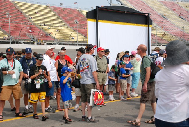 Heluva Good! Sour Cream Dips 400 NASCAR Sprint Cup Series