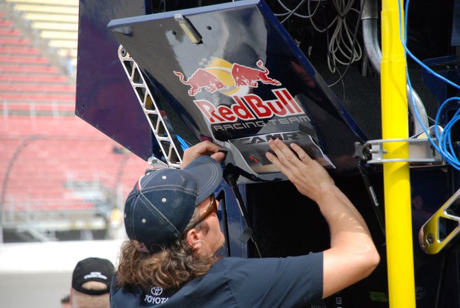 Heluva Good! Sour Cream Dips 400 NASCAR Sprint Cup Series