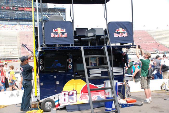 Heluva Good! Sour Cream Dips 400 NASCAR Sprint Cup Series