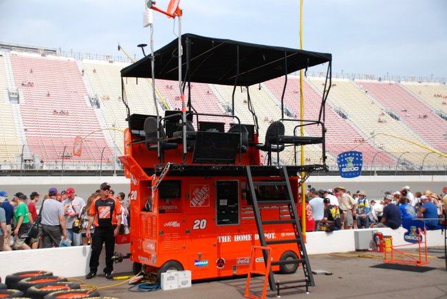 Heluva Good! Sour Cream Dips 400 NASCAR Sprint Cup Series