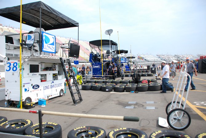 Heluva Good! Sour Cream Dips 400 NASCAR Sprint Cup Series