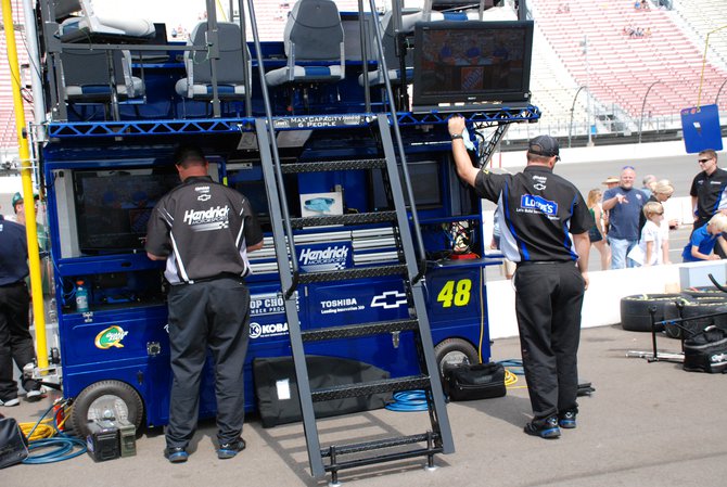 Heluva Good! Sour Cream Dips 400 NASCAR Sprint Cup Series