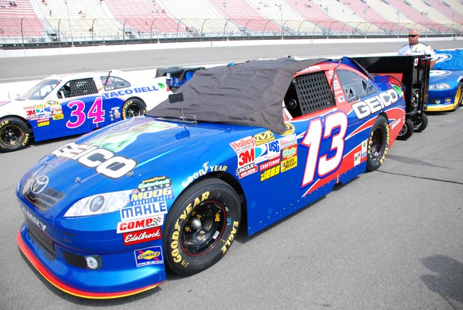 Heluva Good! Sour Cream Dips 400 NASCAR Sprint Cup Series