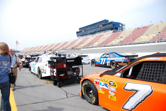 Heluva Good! Sour Cream Dips 400 NASCAR Sprint Cup Series