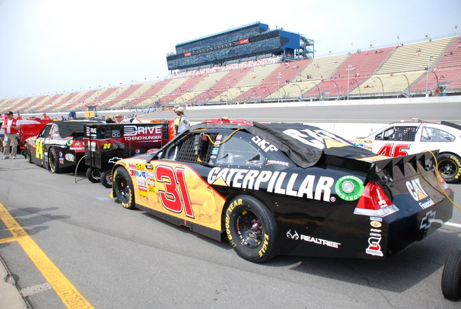 Heluva Good! Sour Cream Dips 400 NASCAR Sprint Cup Series