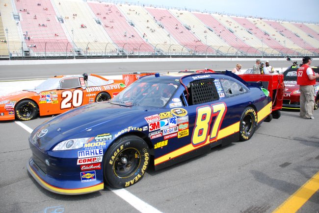 Heluva Good! Sour Cream Dips 400 NASCAR Sprint Cup Series