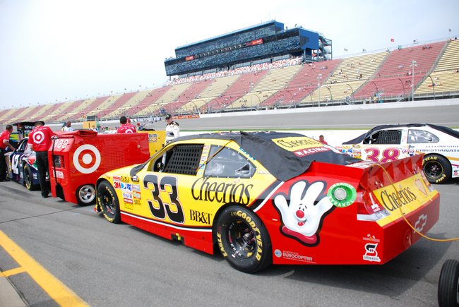 Heluva Good! Sour Cream Dips 400 NASCAR Sprint Cup Series