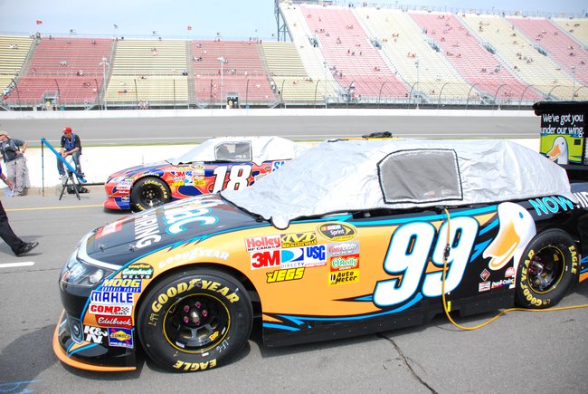 Heluva Good! Sour Cream Dips 400 NASCAR Sprint Cup Series