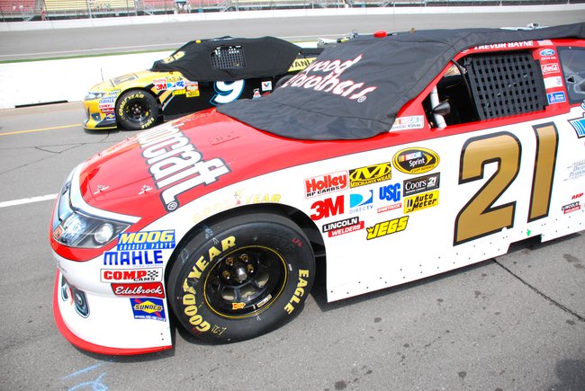 Heluva Good! Sour Cream Dips 400 NASCAR Sprint Cup Series