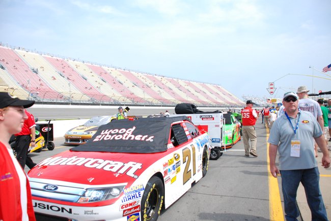 Heluva Good! Sour Cream Dips 400 NASCAR Sprint Cup Series