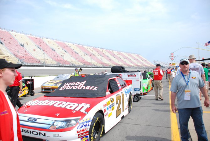 Heluva Good! Sour Cream Dips 400 NASCAR Sprint Cup Series