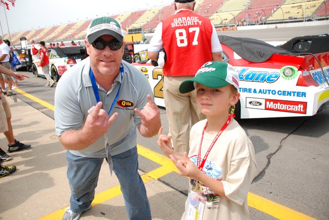 Heluva Good! Sour Cream Dips 400 NASCAR Sprint Cup Series