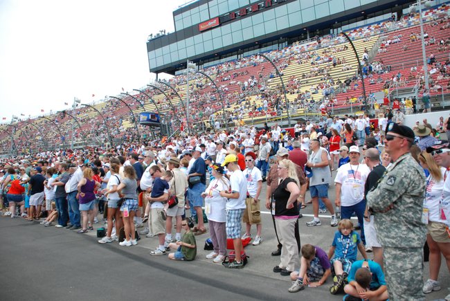 Heluva Good! Sour Cream Dips 400 NASCAR Sprint Cup Series
