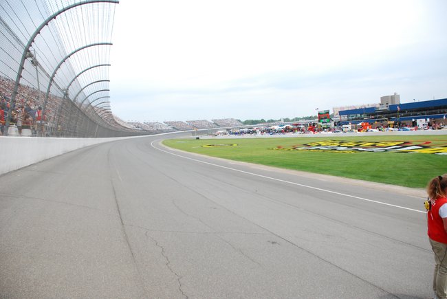 Heluva Good! Sour Cream Dips 400 NASCAR Sprint Cup Series