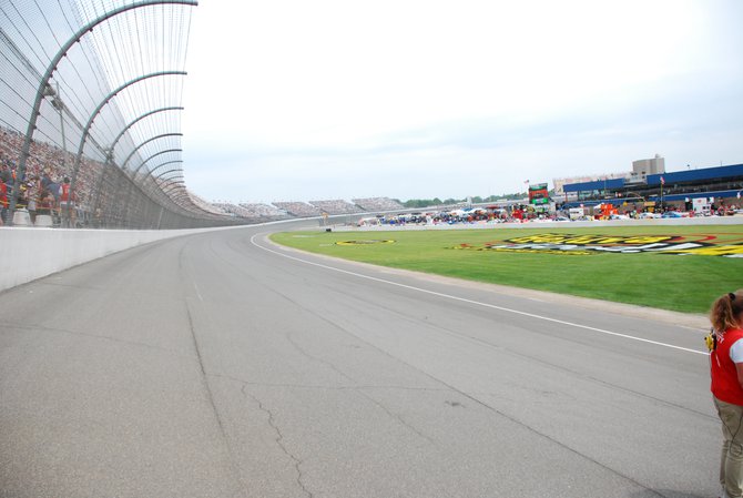 Heluva Good! Sour Cream Dips 400 NASCAR Sprint Cup Series
