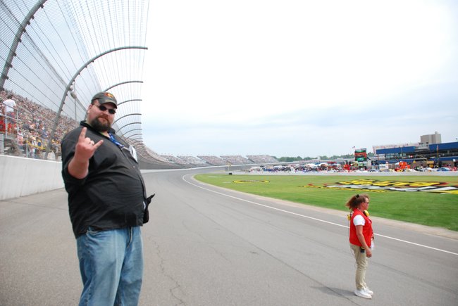 Heluva Good! Sour Cream Dips 400 NASCAR Sprint Cup Series