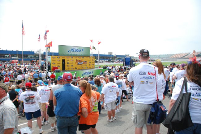 Heluva Good! Sour Cream Dips 400 NASCAR Sprint Cup Series