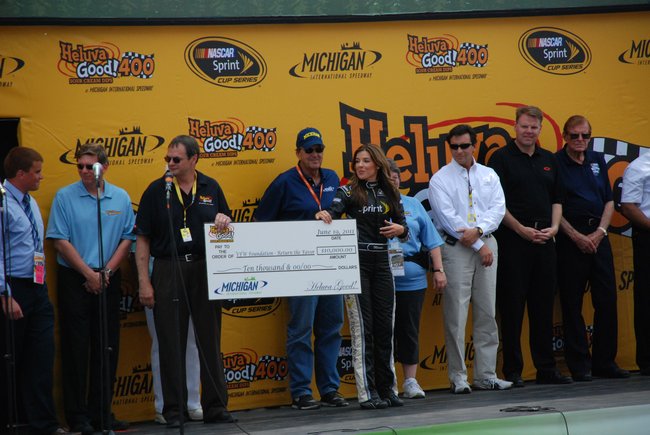 Heluva Good! Sour Cream Dips 400 NASCAR Sprint Cup Series